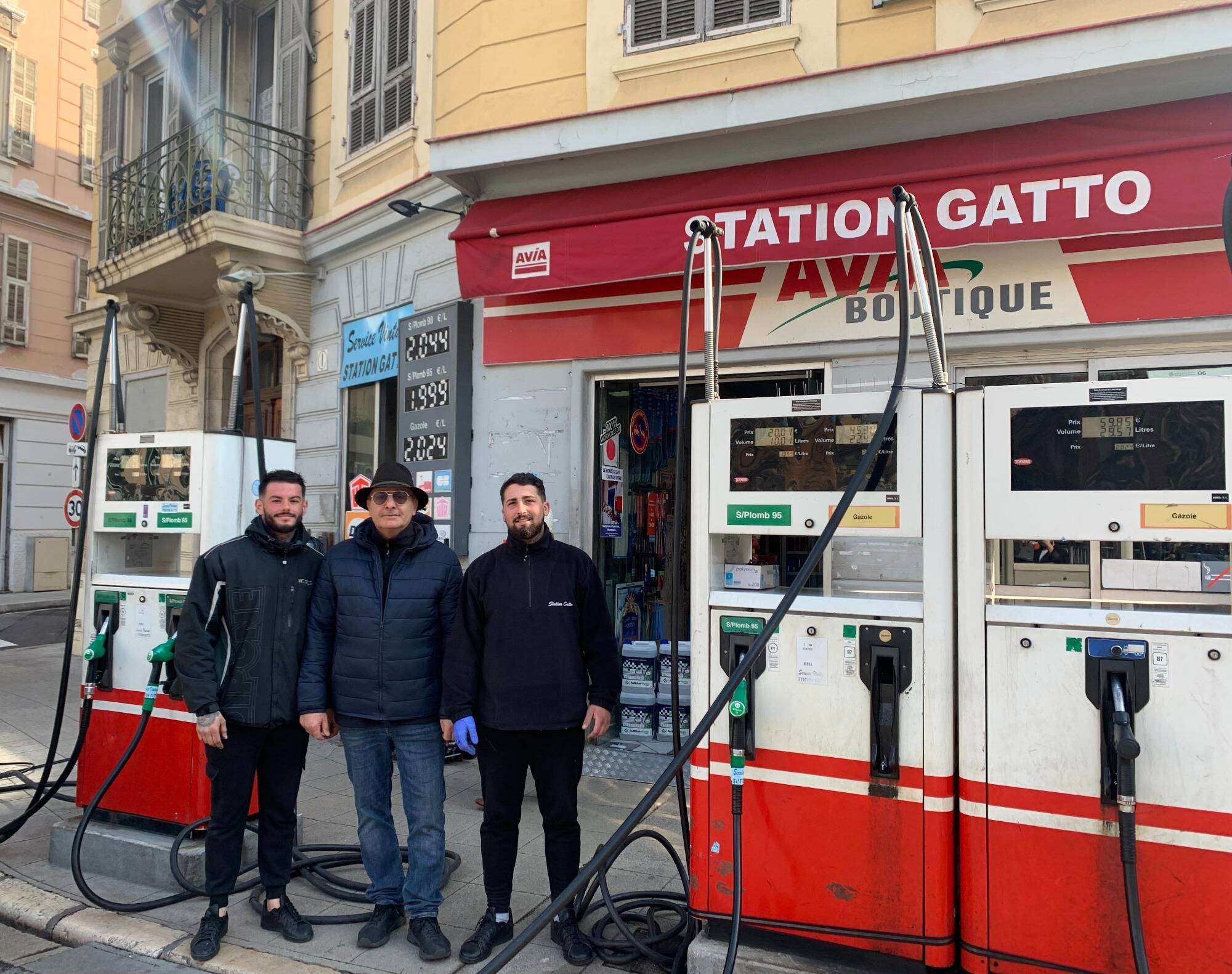 "Psychologiquement, ça fout un coup": comment la mythique station Gatto de Nice vit l'envolée des prix du carburant