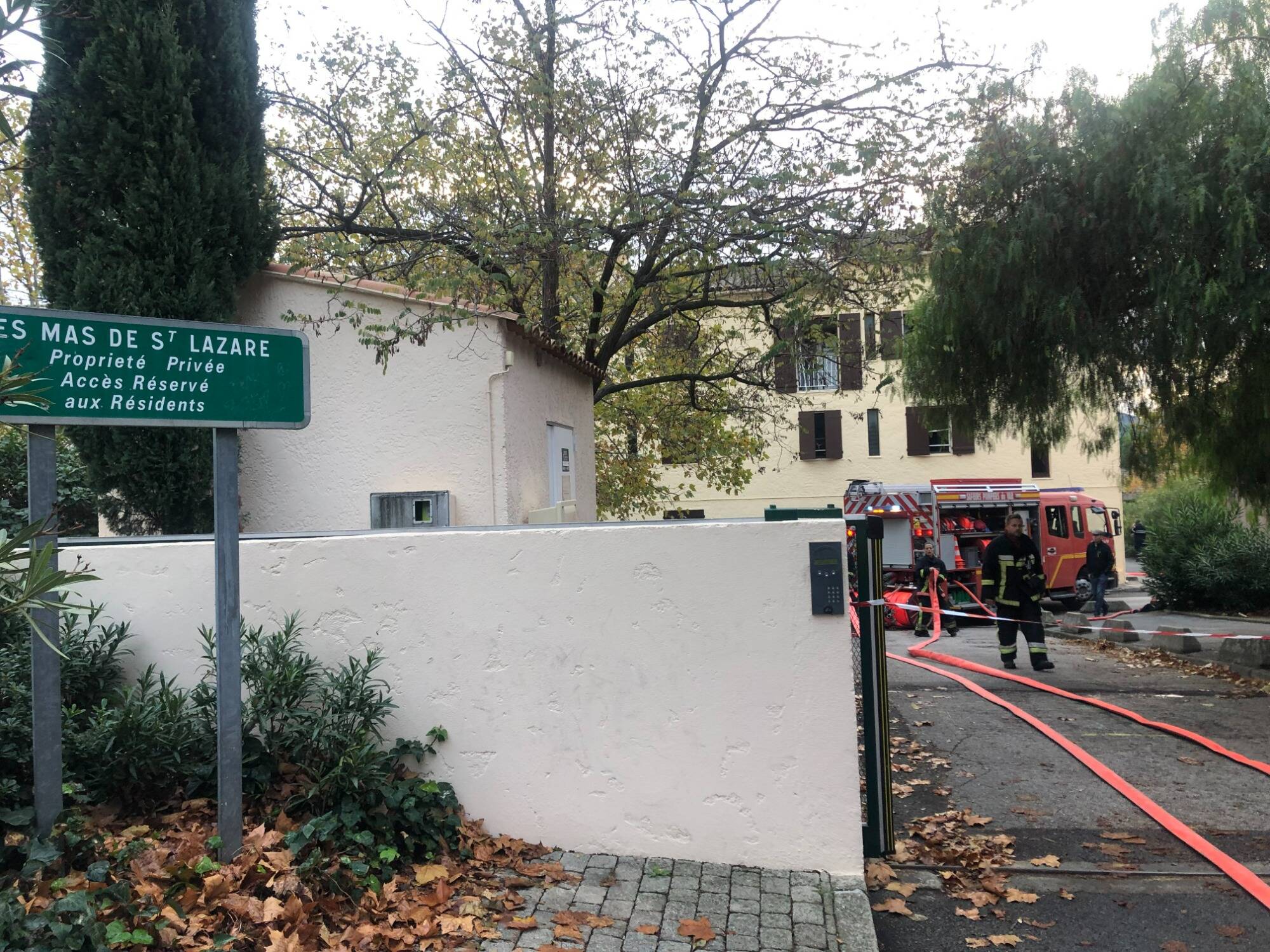 On en sait plus sur l'homme qui a perdu la vie dans l'incendie de son studio ce mardi au Plan-de-la-Tour