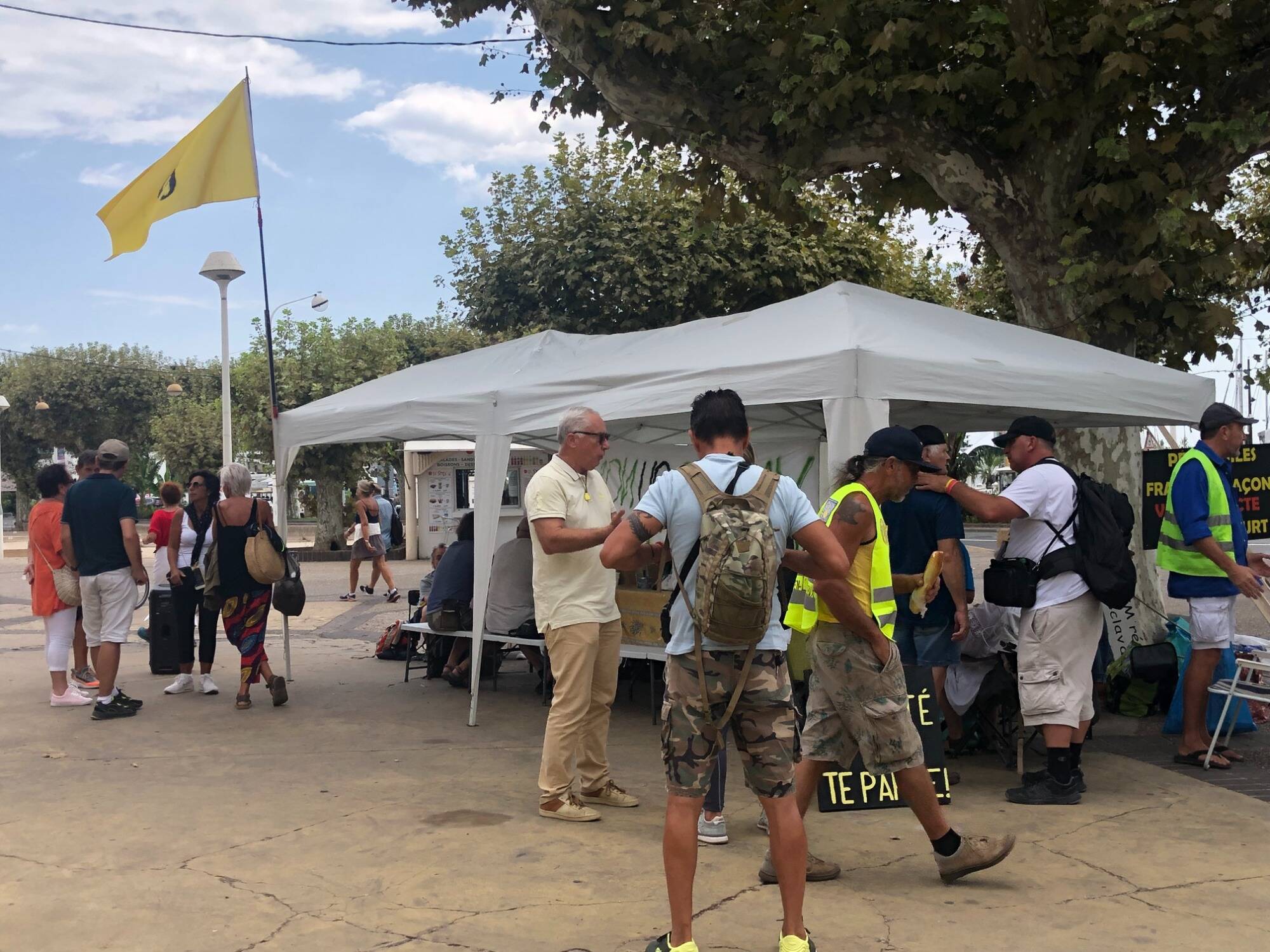 Les gilets jaunes plantent la tente aux Allées à Cannes
