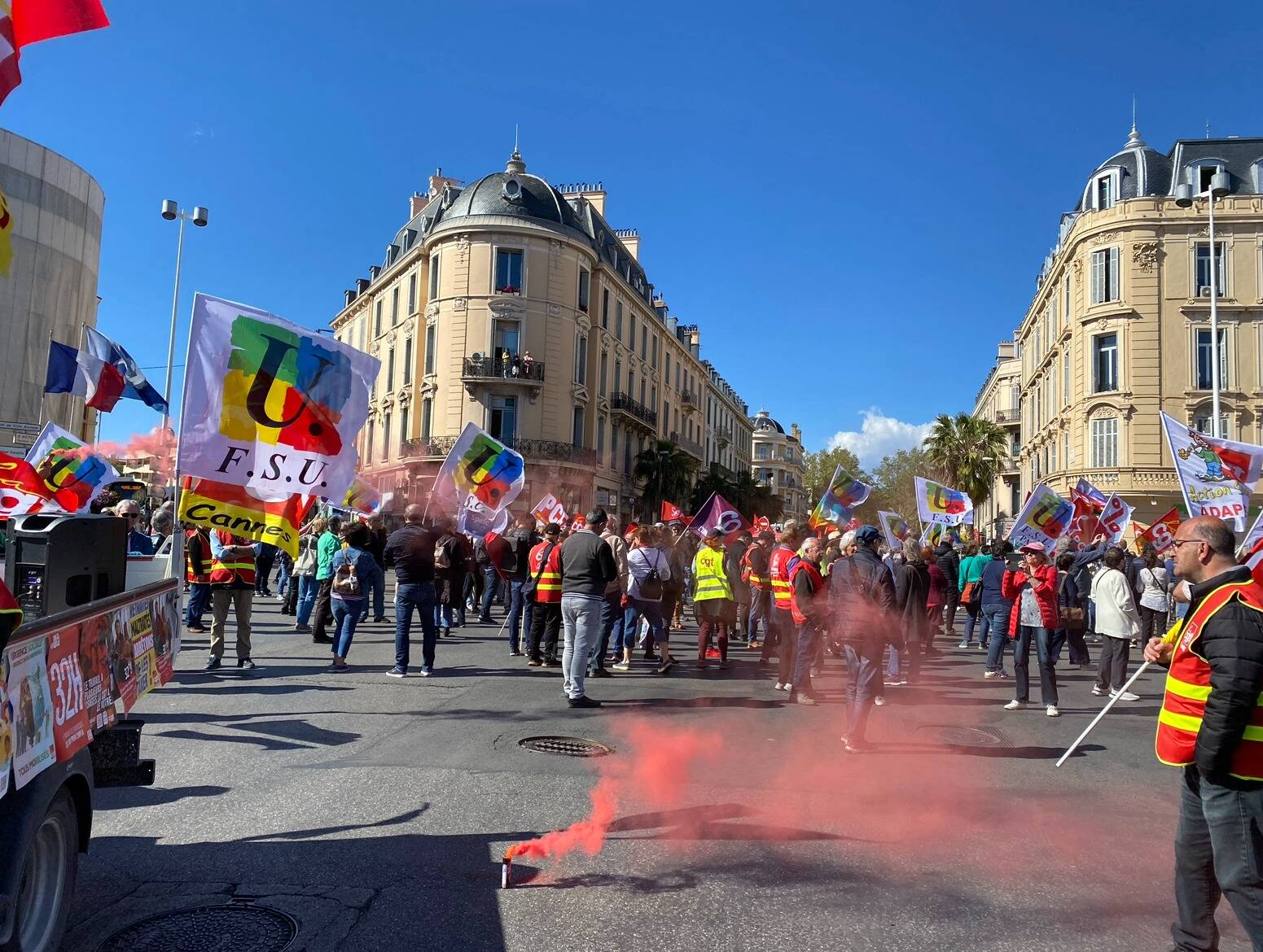 La Manifestation Contre La Réforme Des Retraites Bloque Le Centre-ville ...