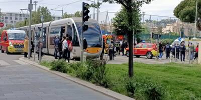 Accident entre le tramway et une trottinette à Nice, un jeune homme grièvement blessé