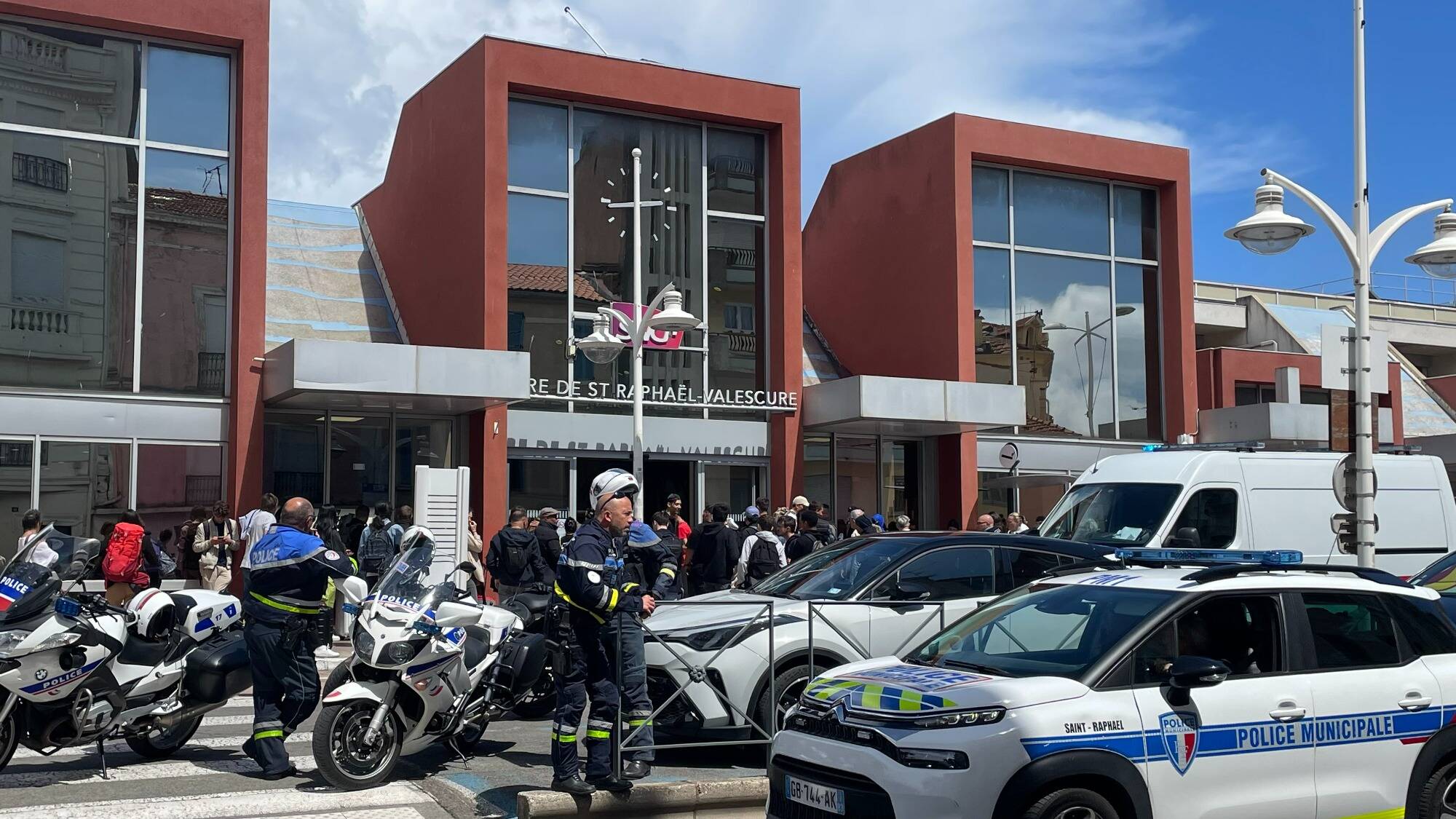 Les démineurs font exploser un bagage abandonné en gare de Saint-Raphaël, le trafic perturbé