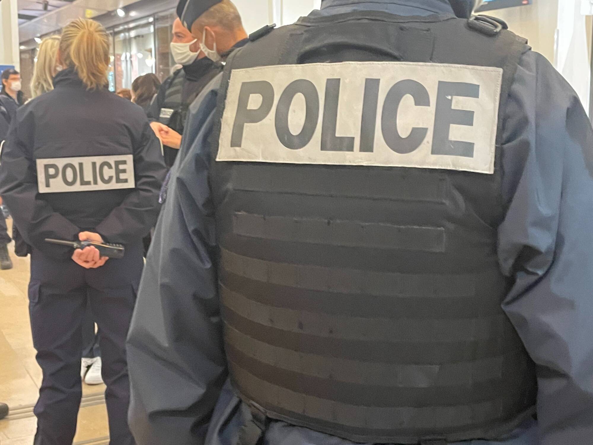 Elle l'a étouffé avec un coussin: une mère de famille mise en examen pour l'assassinat de son fils