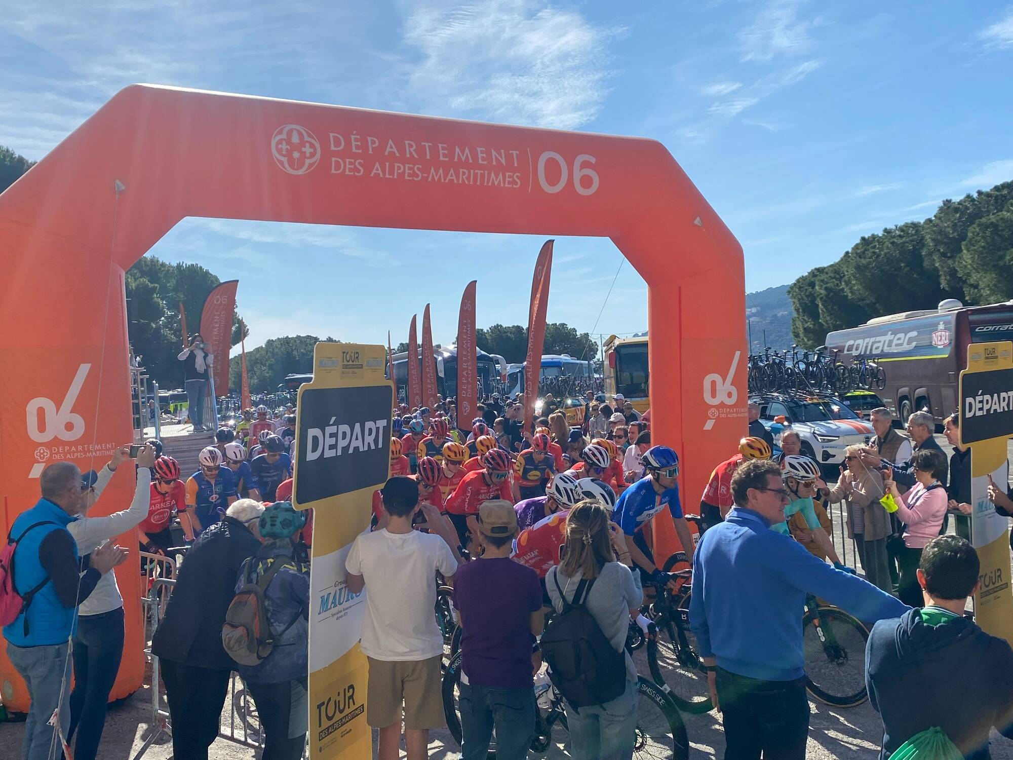 La deuxième étape du Tour des Alpes-Maritimes est partie de Villefranche-sur-Mer ce dimanche