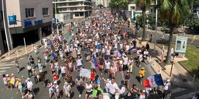 Les manifestants anti-pass sanitaire bloquent l'autoroute A50 en direction de Marseille