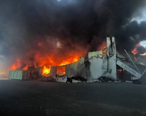 Incendie Dans Un Entrepot De Villeneuve Loubet Il Doit Y Avoir De Tres Gros Degats Nice Matin Incendie Dans Un Entrepot De Villeneuve Loubet Il Doit Y Avoir De Tres Gros Degats Nice Matin