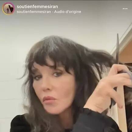 Juliette Binoche, Marion Cotillard, Angèle... Des artistes françaises se coupent les cheveux en soutien aux femmes en Iran