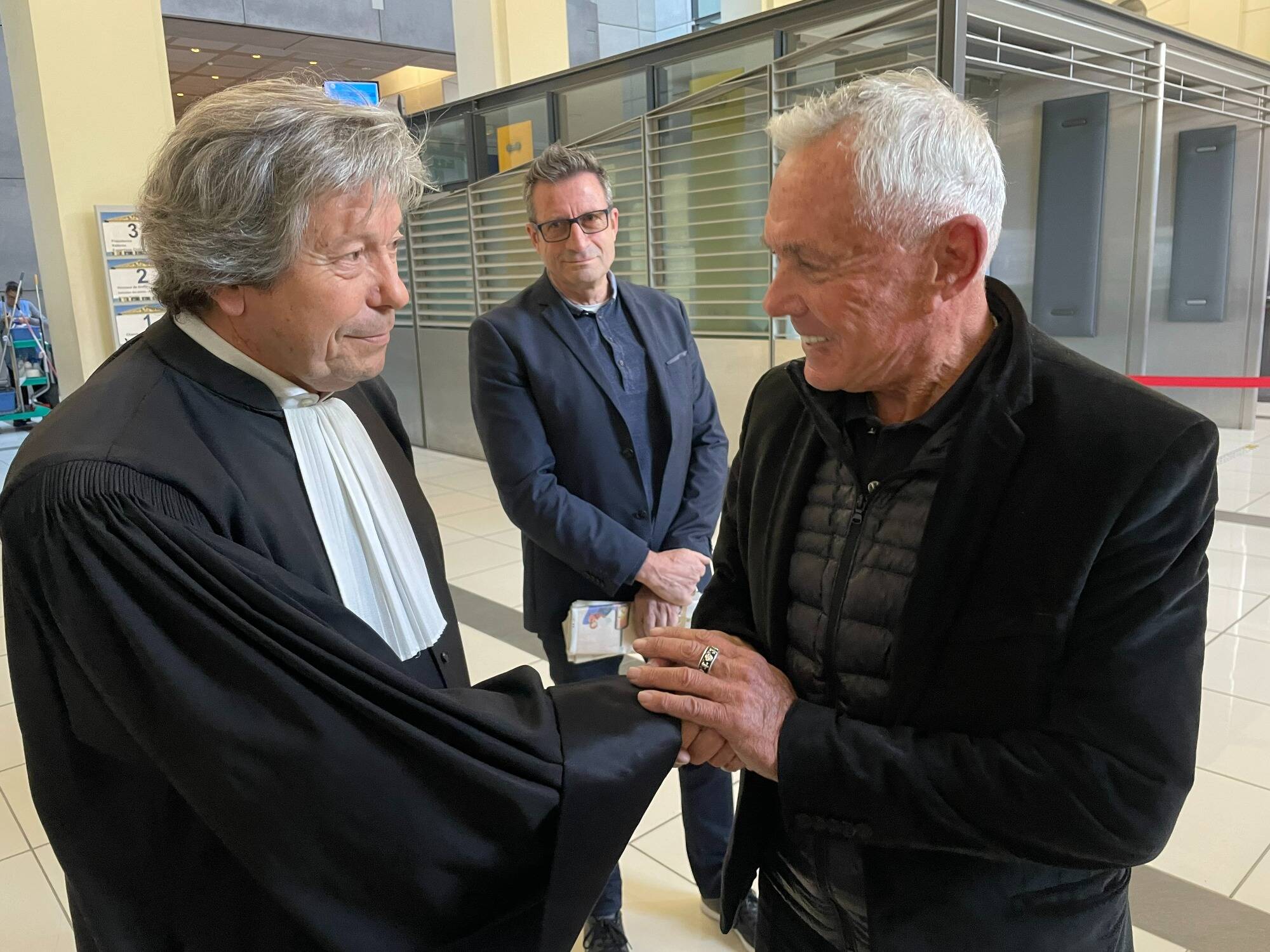 "C'est tout à fait justifié compte tenu de la gravité des faits": l'antiquaire braqué et séquestré à Nice réagit à la condamnation de son agresseur