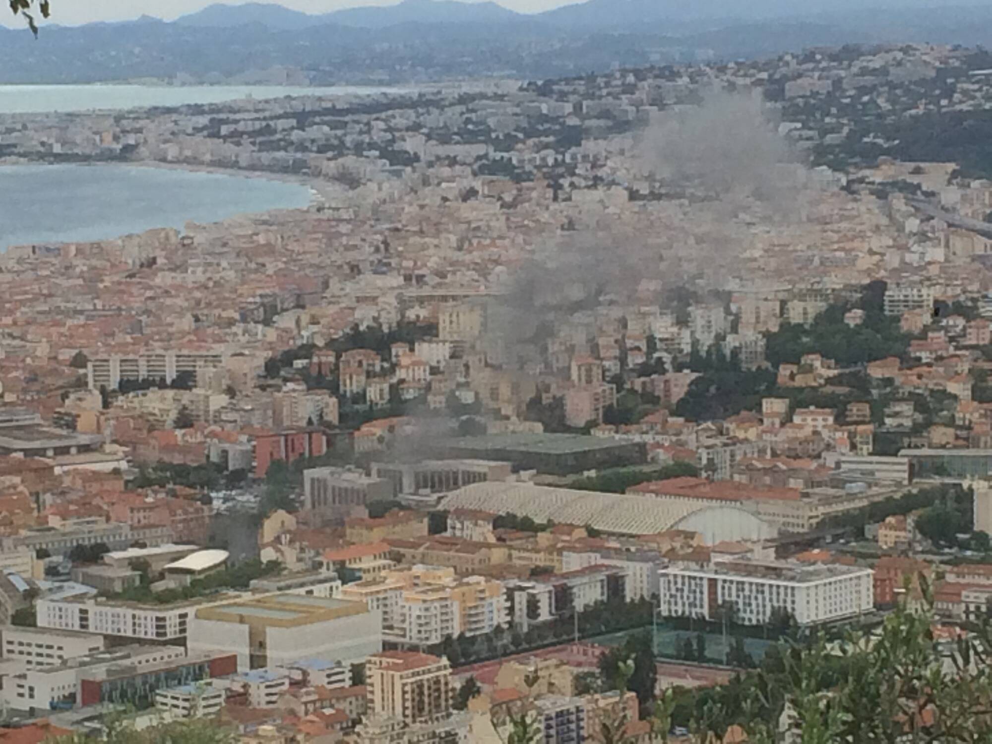 VIDEO. Explosion à proximité du Palais des expositions à Nice: 9 personnes prises en charge par les pompiers