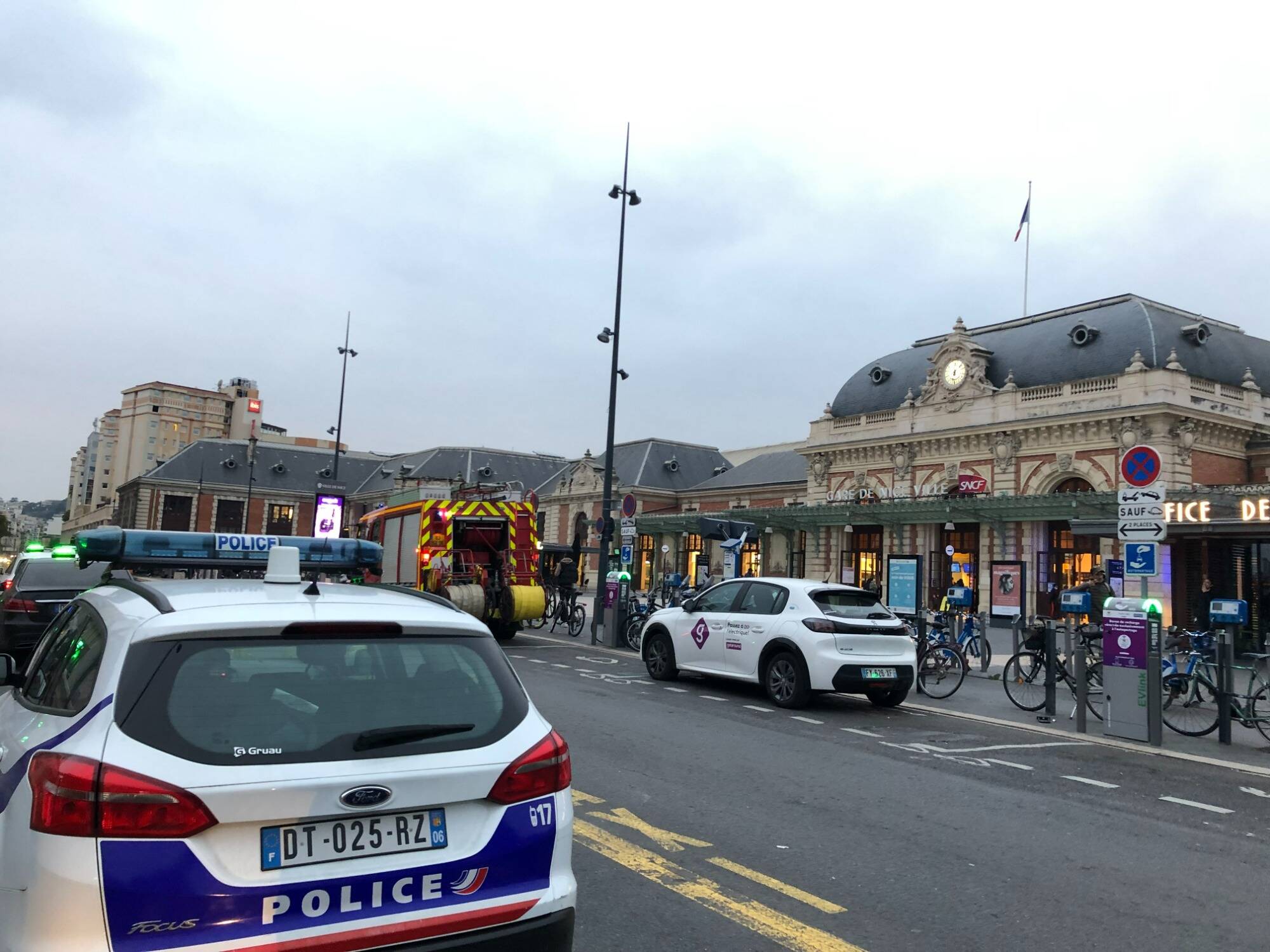 Un ado de 16 ans happé par un train en gare de Nice-ville, le trafic SNCF interrompu dans les deux sens