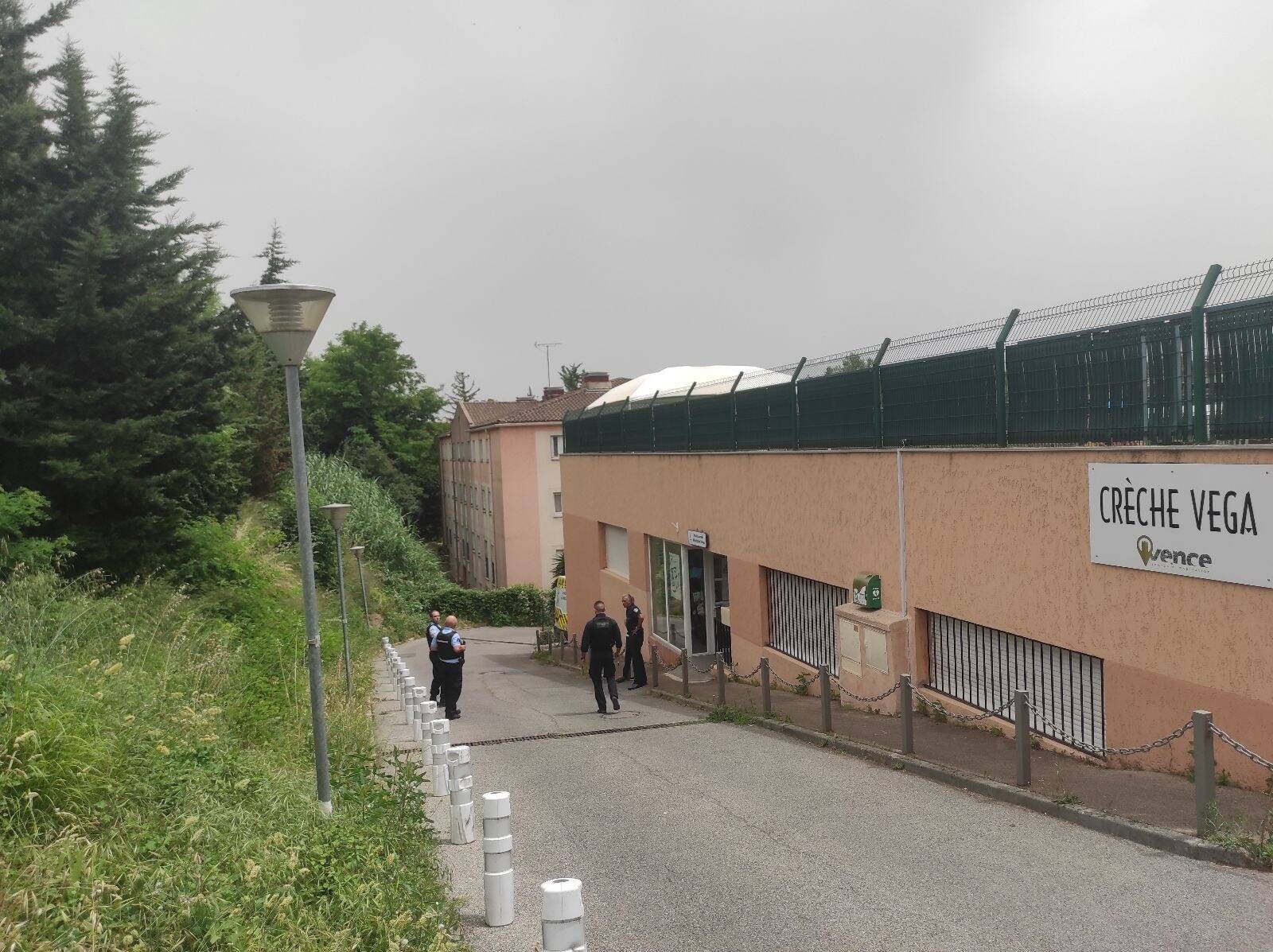 Une mère et ses deux enfants blessés à la machette à Vence, un suspect interpellé