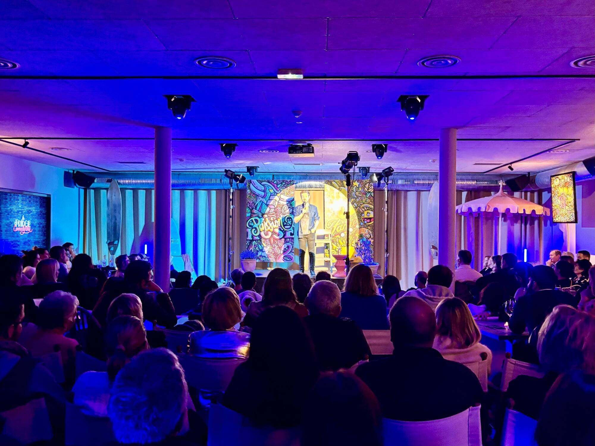 Le Fridge comedy club de Kev Adams débarque à Mandelieu : on était à la première soirée