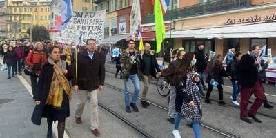 Les antipass défilent à nouveau dans les rues de Nice, ce samedi 27 novembre
