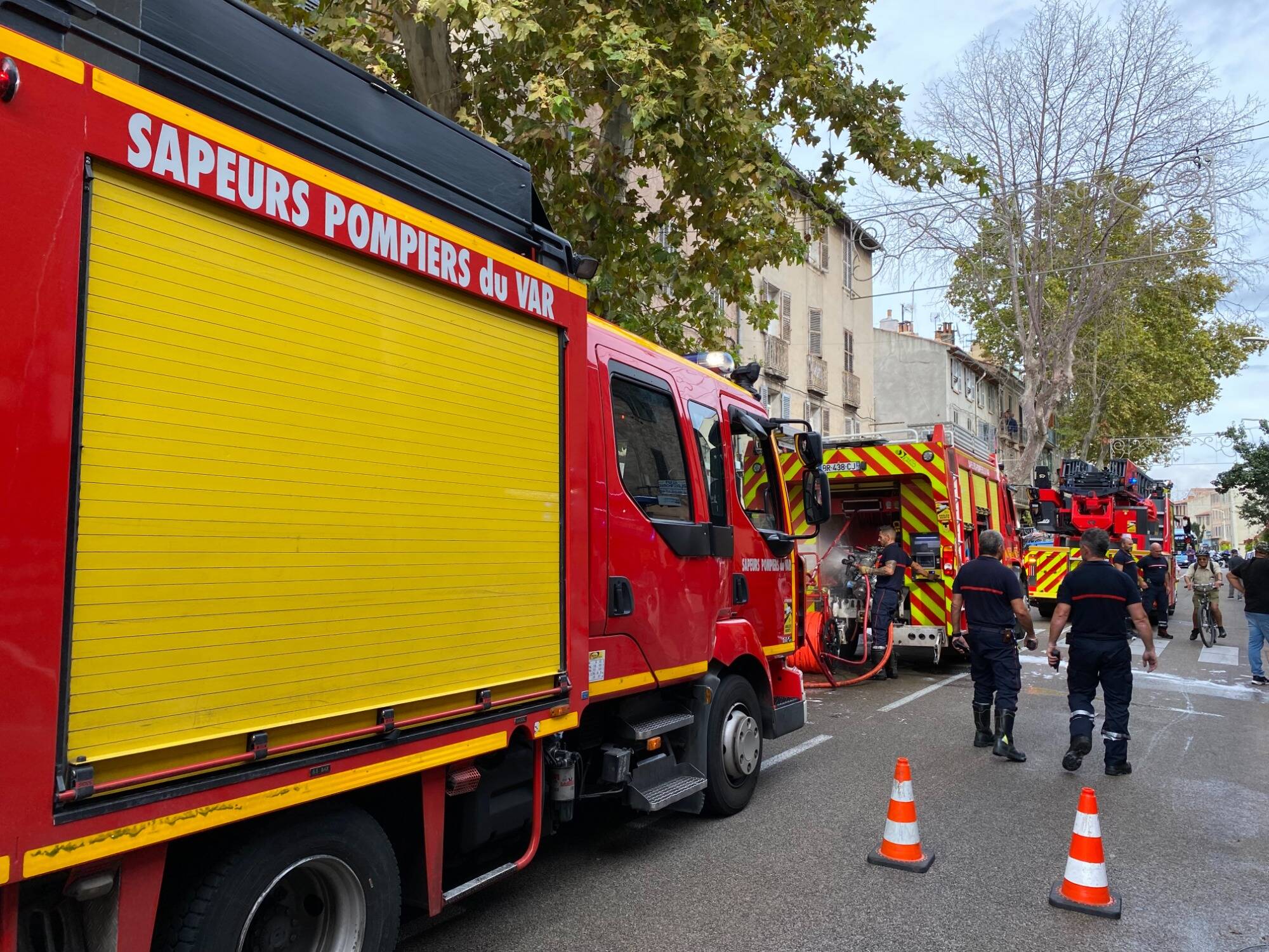Incendie dans un immeuble de Saint-Jean-du-Var à Toulon: pas de blessé grave, mais un boulevard fermé à la circulation