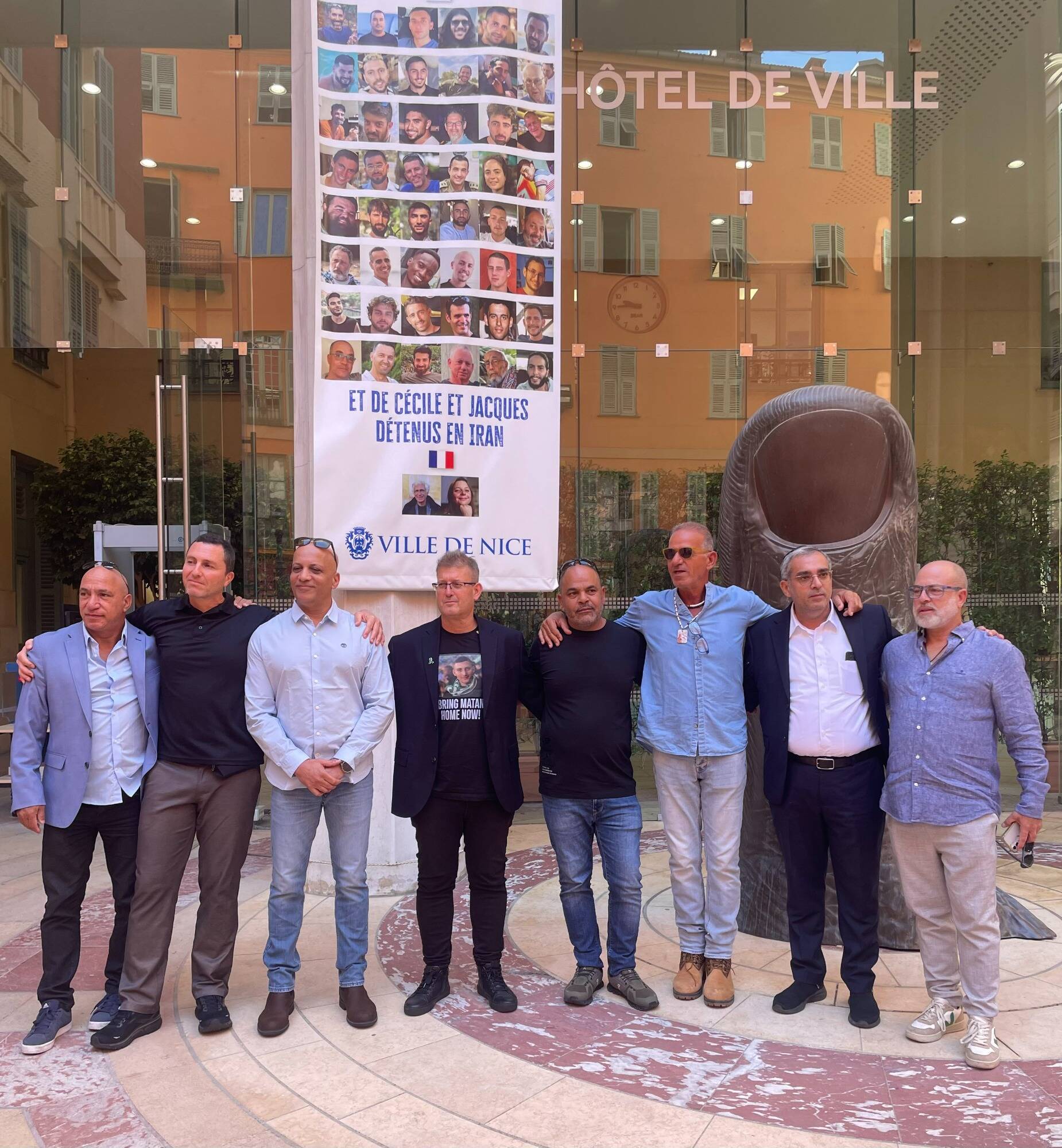 "Je suis chanceux d'avoir pu enterrer mon enfant": des pères de famille d'otages israéliens témoignent à Nice et Cannes