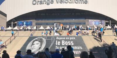 Décès de Bernard Tapie: les supporters de l'OM au Vélodrome pour dire adieu au 
