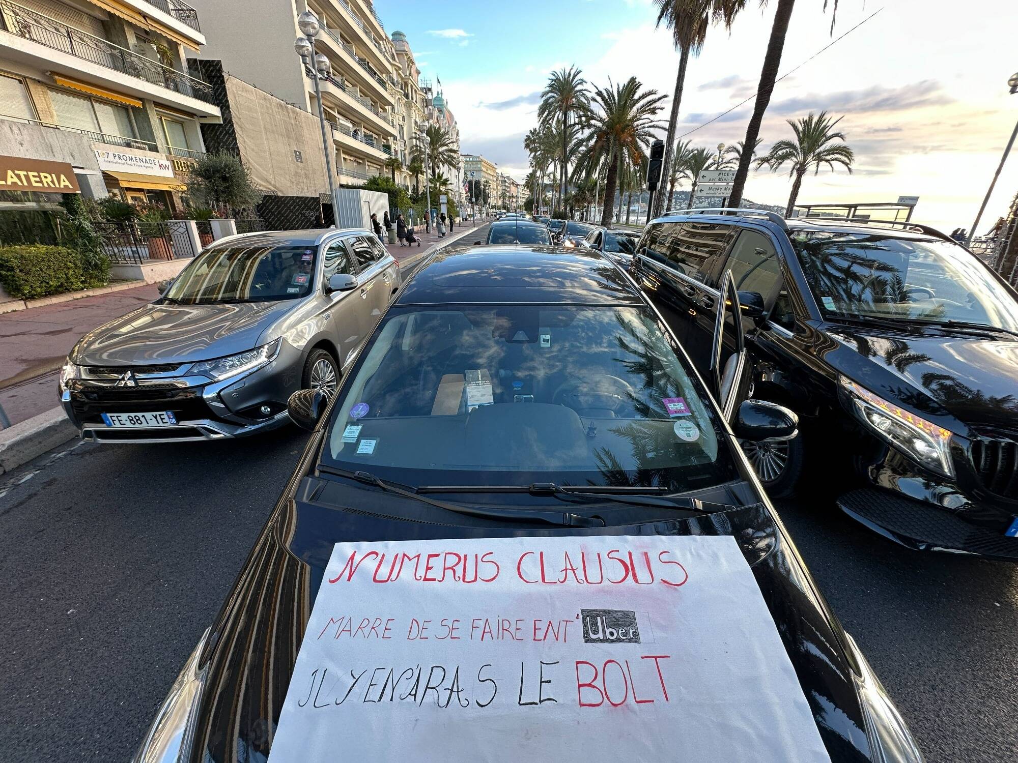 Les chauffeurs VTC manifestent à Nice ce jeudi matin, d'importants bouchons en cours