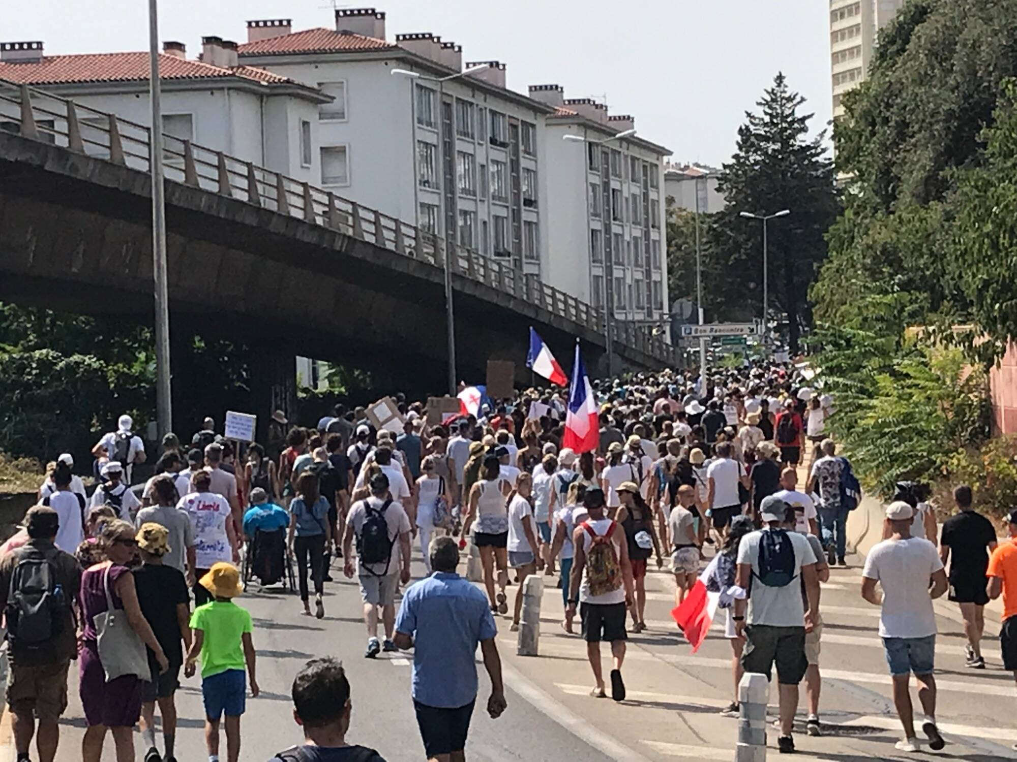 Plus de 13.000 manifestants ont défilé sans heurt ni interpellation à Toulon, l'un des cortèges les plus importants de France