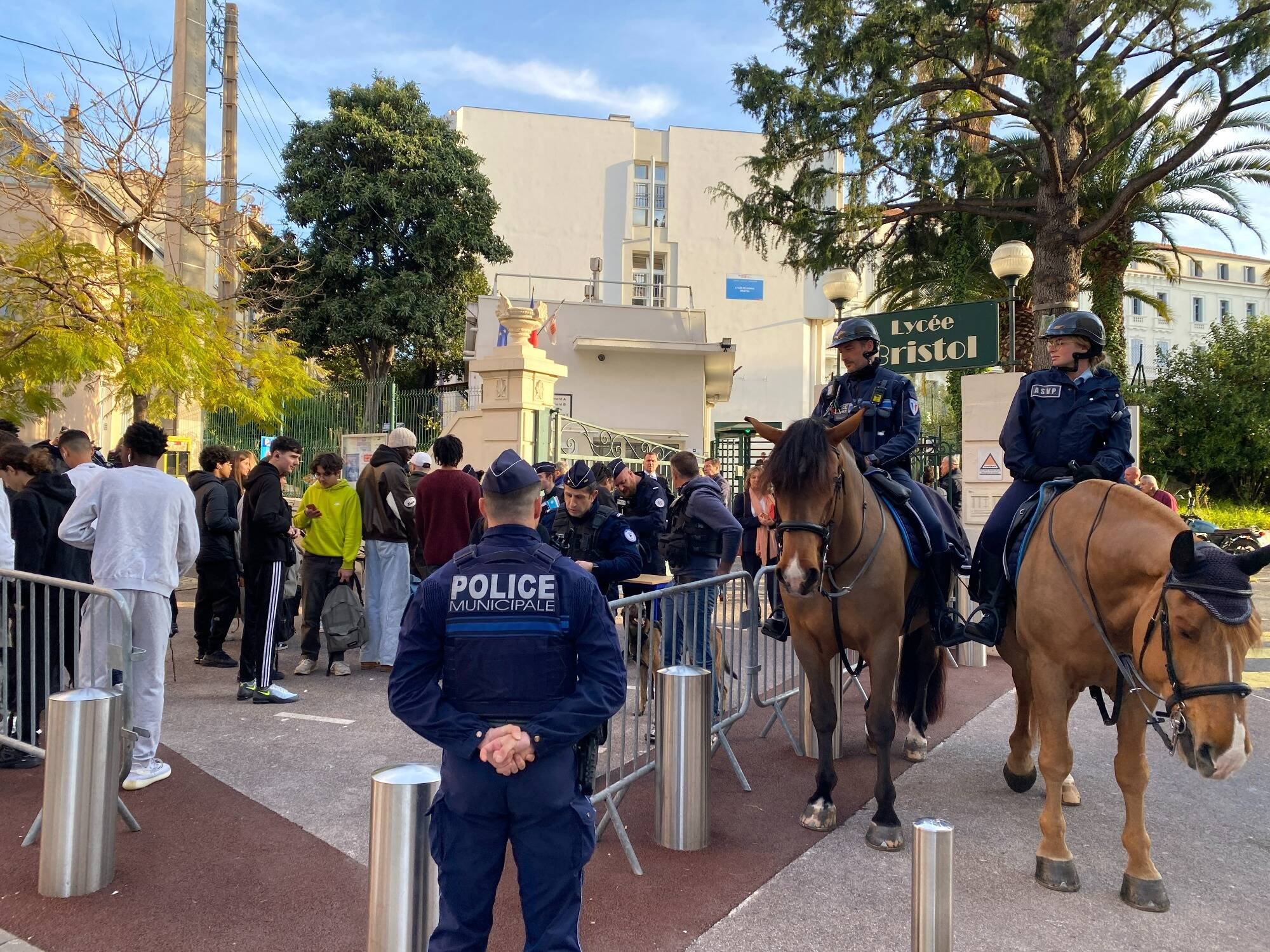 Grosse opération de police à Cannes pour contrôler et sécuriser le lycée Bristol ce jeudi matin