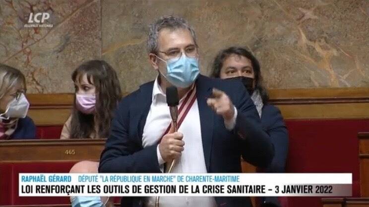 "Ma liberté, c'est 30 cm de câbles et 3 kg de matériel que je porte 24h/24 jusqu'à la fin de mes jours": le poignant témoignage d'un député atteint de "Covid long" devant l'Assemblée nationale