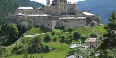 A vendre: 21 pièces sur une superficie de 3.000 m2. Un château fortifié par Vauban dans les Hautes-Alpes mis aux enchères