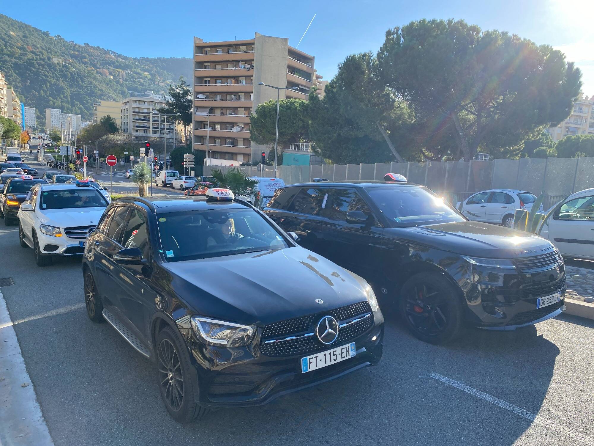 Grève des taxis: on connaît le trajet de l'opération escargot qui a lieu en ce moment dans les Alpes-Maritimes