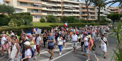Plus de 300 personnes manifestent contre le pass-sanitaire à Saint-Raphaël