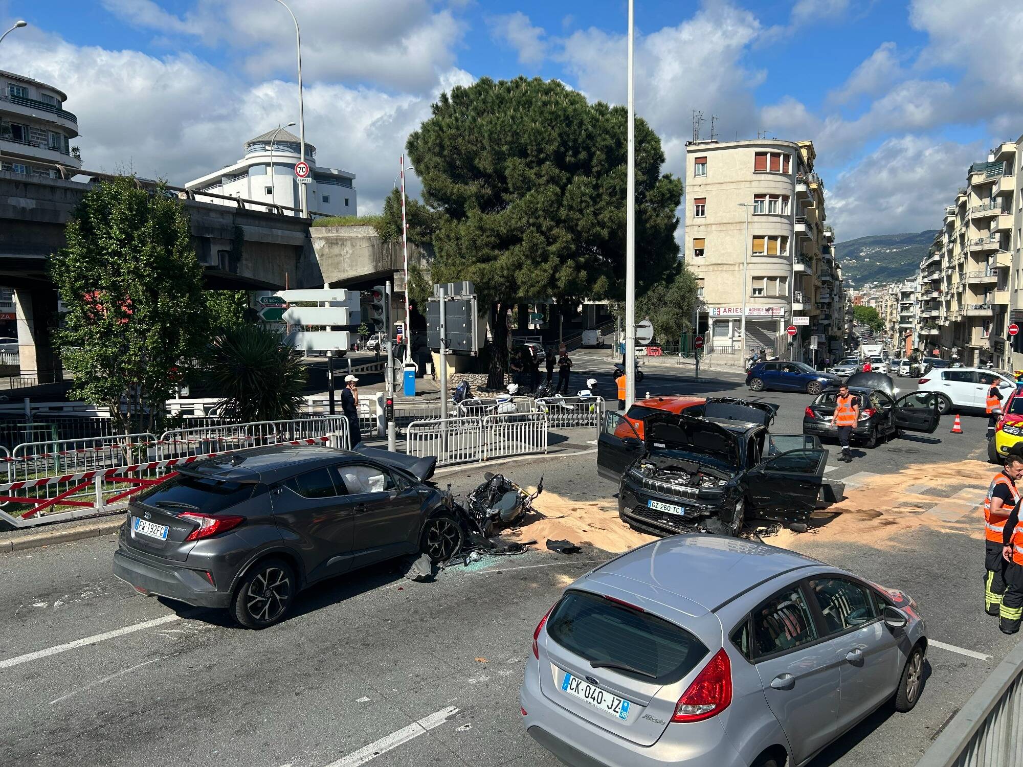 Spectaculaire carambolage à la sortie de la voie rapide de Nice, au moins 8 blessés dont 3 graves