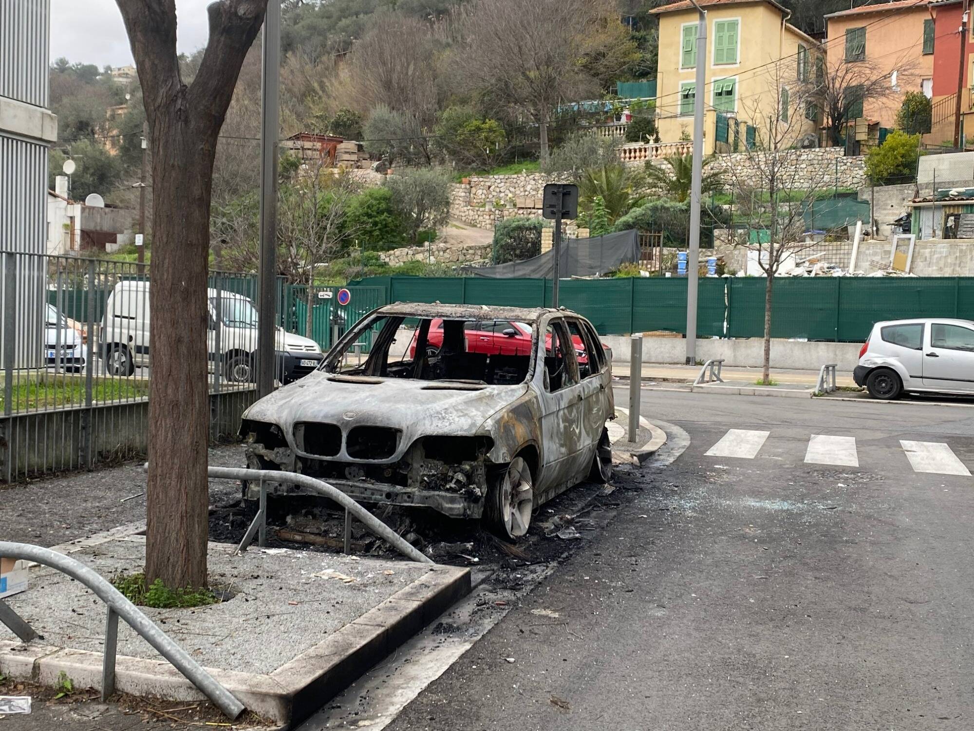 À Nice, une nuit du réveillon agitée et quelques dégâts dans les rues de la ville