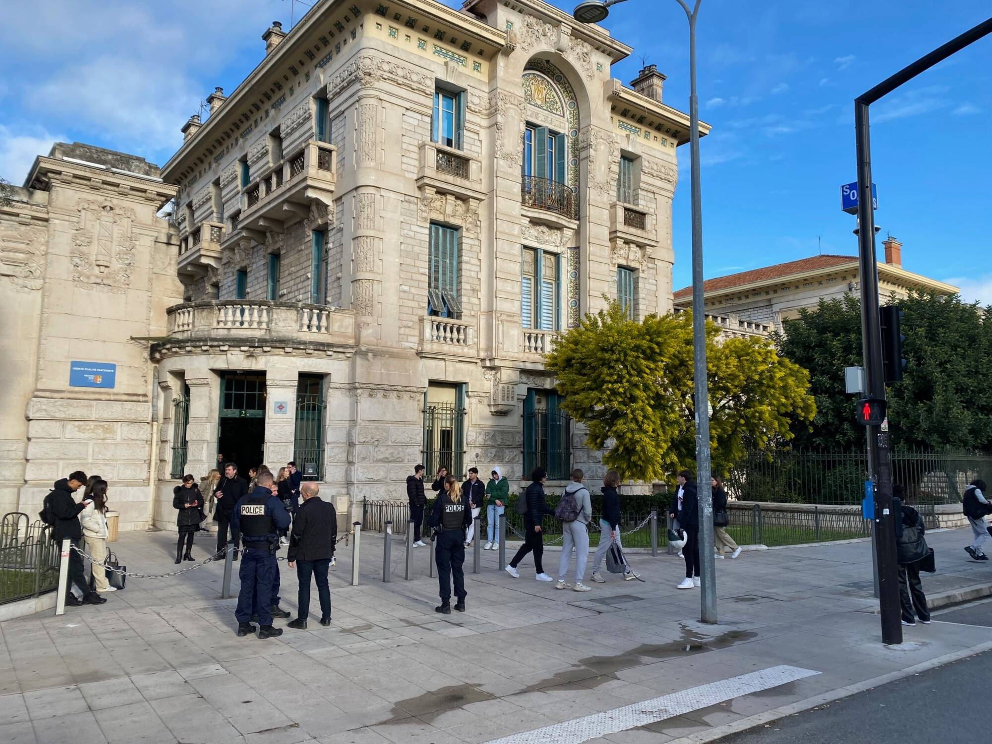 Evacuation du lycée Masséna à Nice ce mardi matin: le colis suspect provenait de Russie
