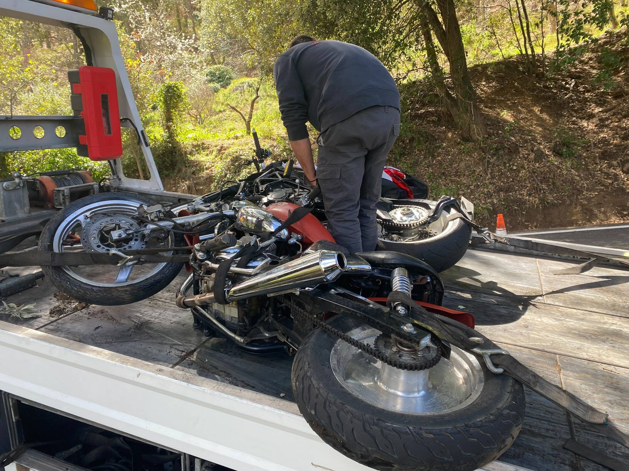 Des deux-roues se percutent à Fréjus, deux personnes évacuées par hélicoptère