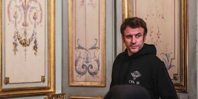 Que signifie le logo sur le sweat que portait Emmanuel Macron ce dimanche à l'Elysée?