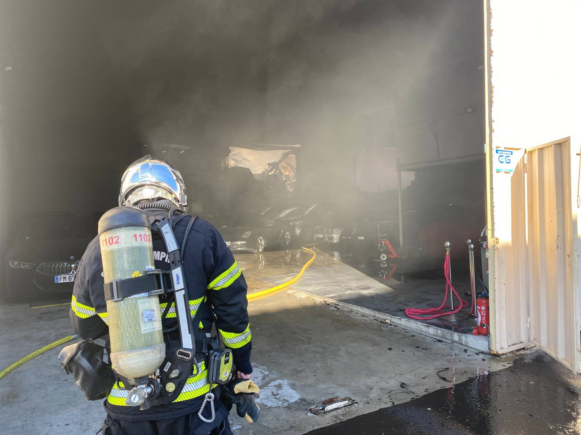 2.500m² d'entrepôts sinistrés par les flammes et la fumée à Pégomas, une vingtaine d'employés au chômage technique