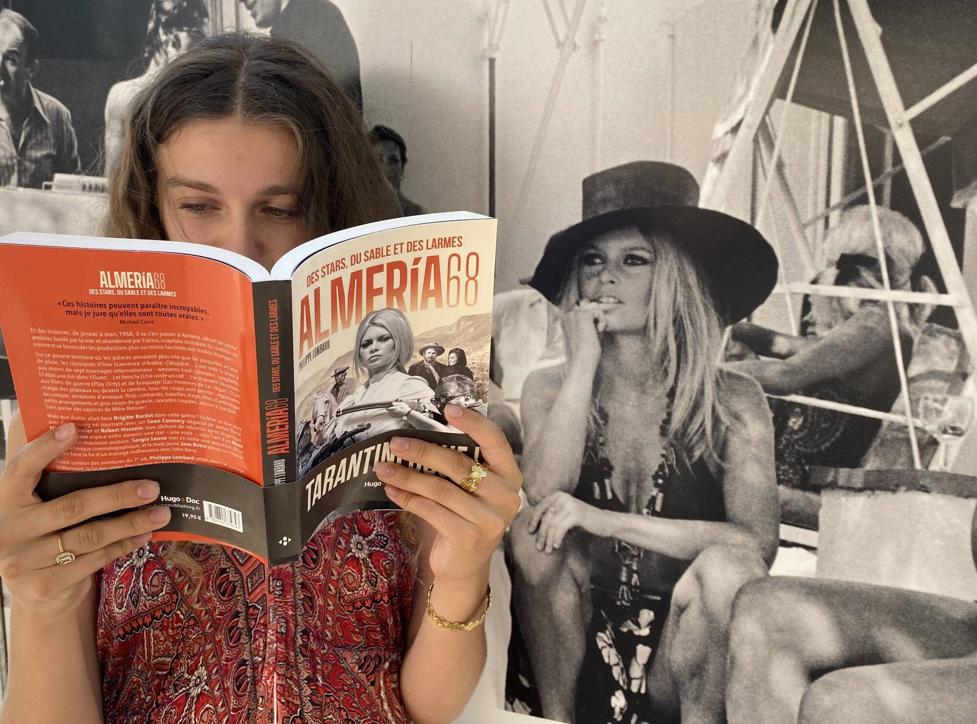 Brigitte Bardot se lit sur la plage cet été: deux livres à découvrir sur "la reine des contradictions" et "un modèle sociétal"