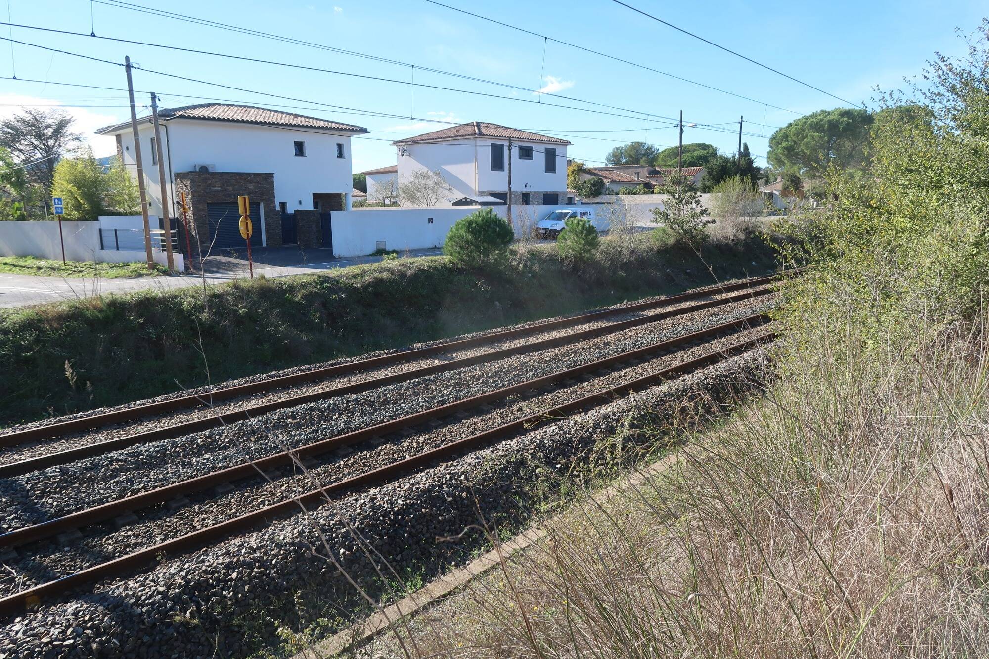 Un militaire mort et deux blessés après un accident de train: un témoin et le maire de Puget-sur-Argens racontent