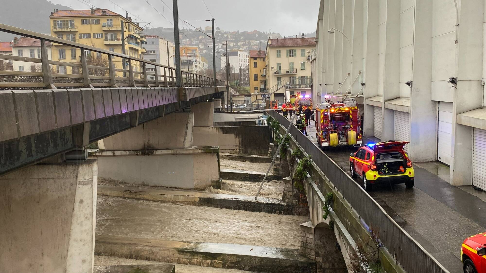 Elles se sont retrouvées bloquées, six personnes sauvées dans le lit du Paillon en crue ce samedi matin