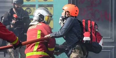 Agression d'un pompier le 1er-Mai: les avocates de la manifestante demandent le renvoi du procès