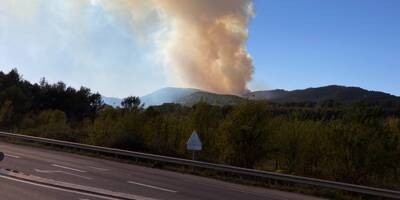 Un violent incendie en cours dans les Bouches-du-Rhône dont la fumée est visible depuis le Var