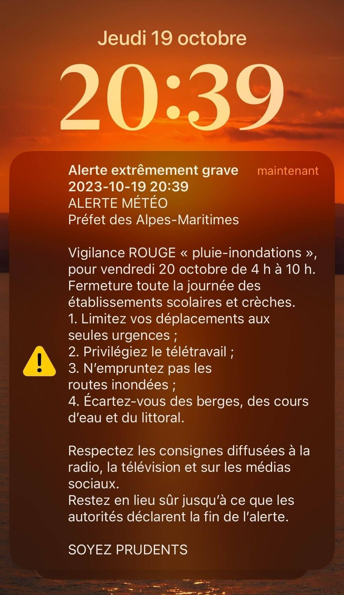 Vous avez reçu une alerte sonore extrêmement forte avec un message sur vos smartphones? C'est tout à fait normal