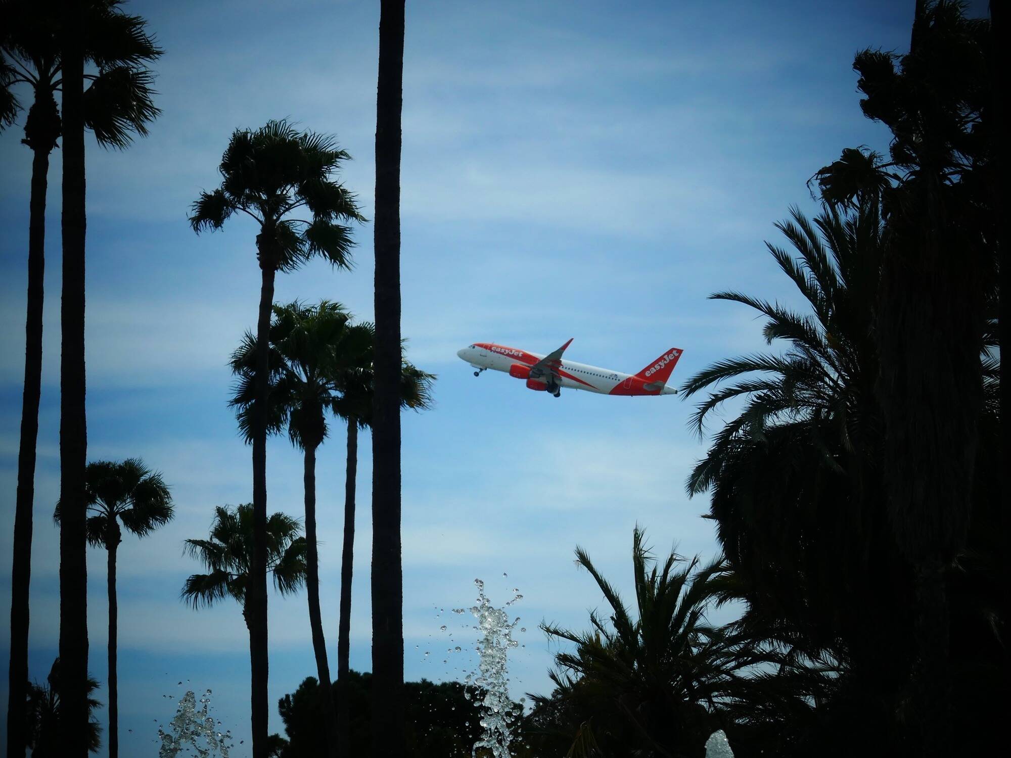 Grève des contrôleurs aériens: 933 vols annulés jeudi en France
