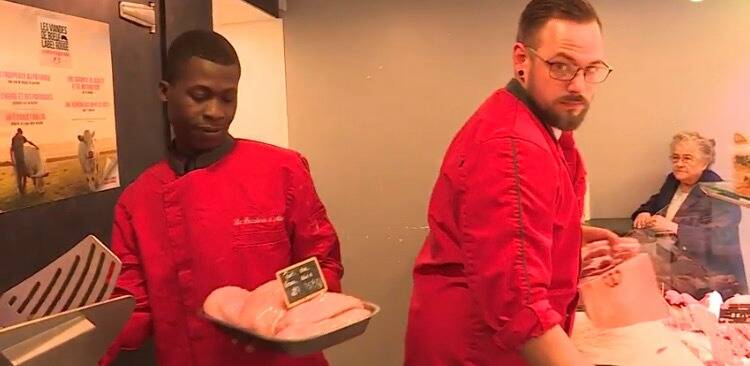 Après avoir obtenu son CAP de boucher puis un CDI, un jeune malien est menacé d'expulsion