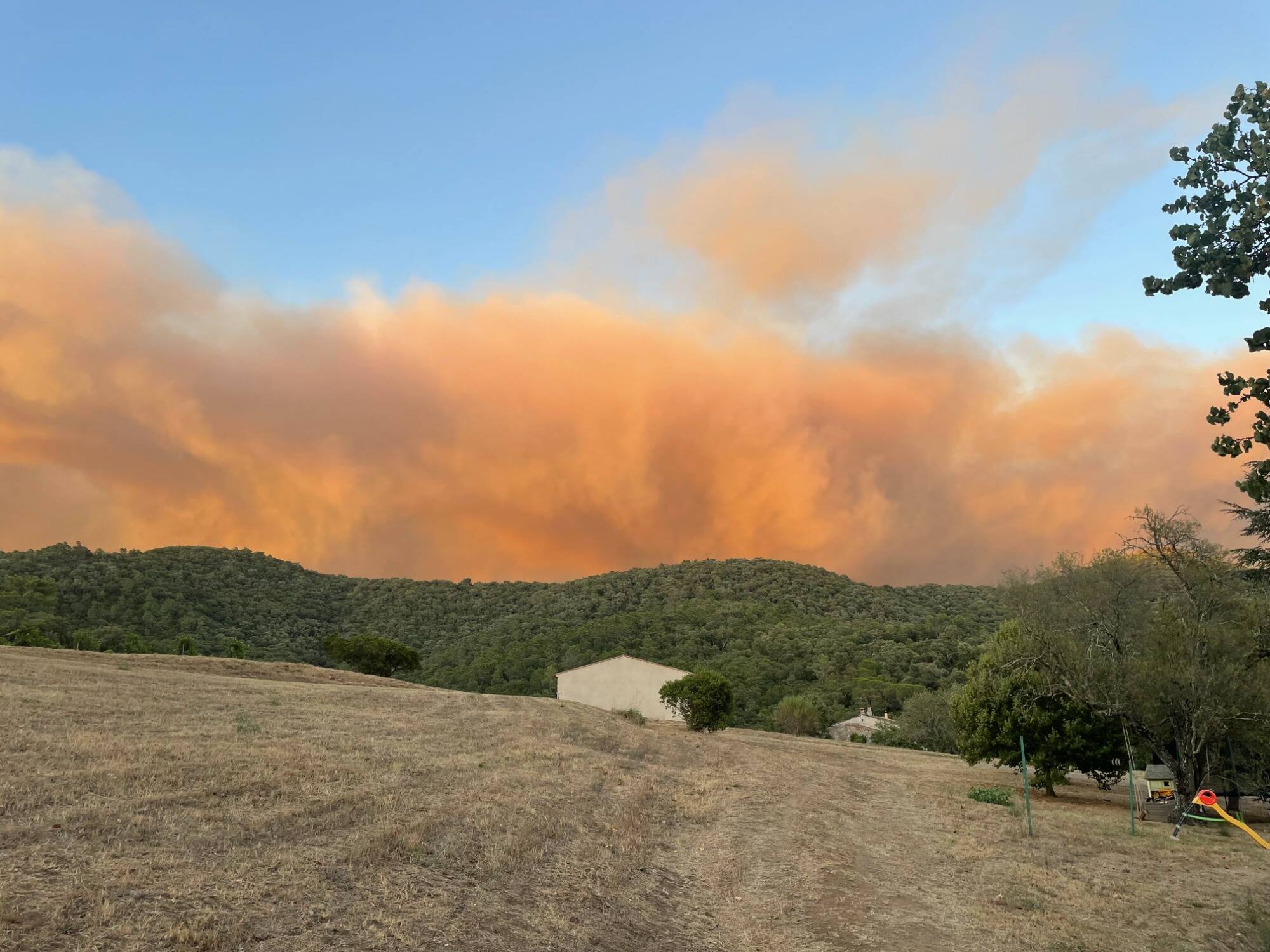 Déjà 1.200 hectares brulés dans l'incendie monstre de ...