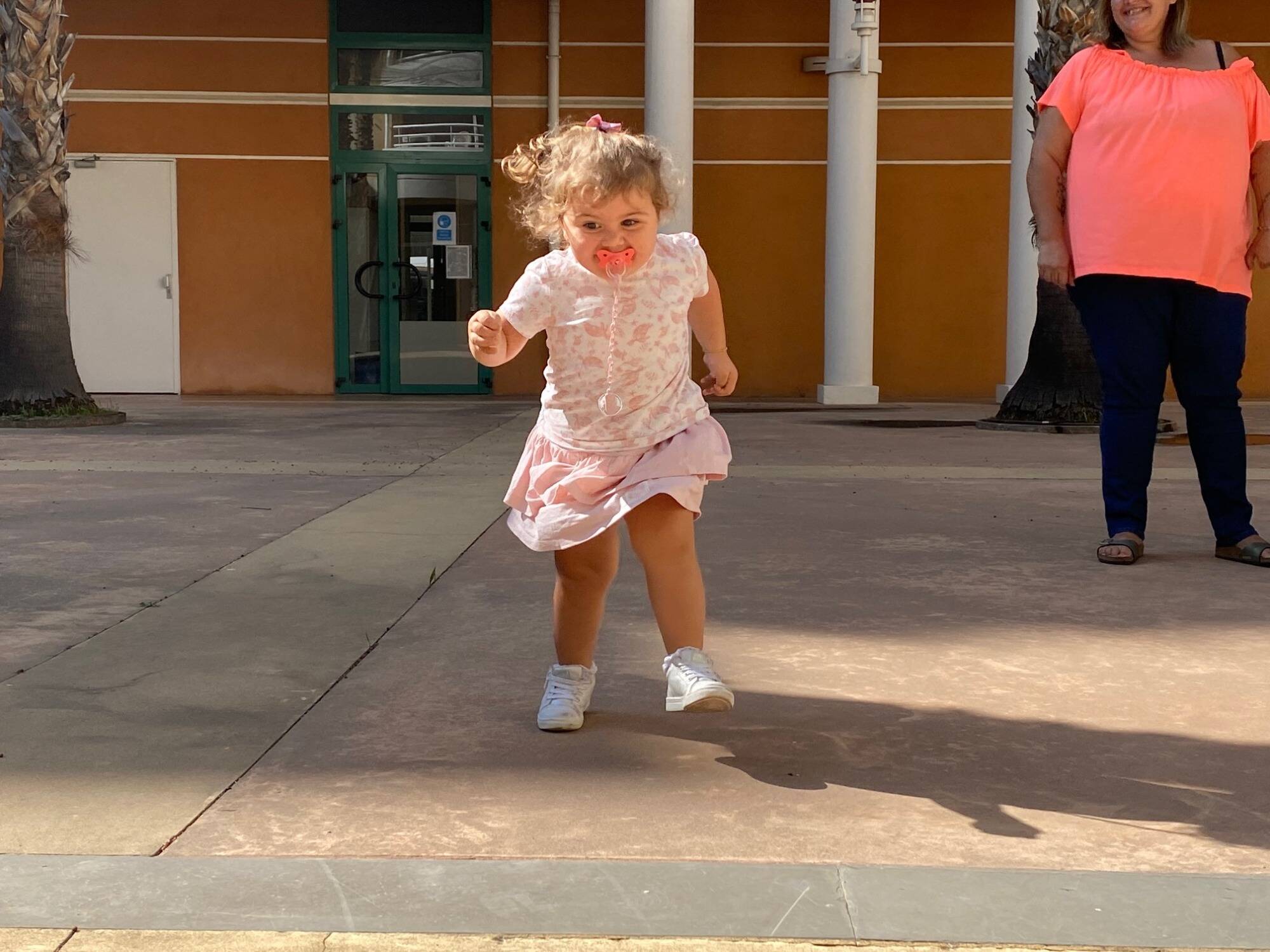 Cette Niçoise se bat pour que sa fille victime d'un AVC à la naissance puisse être soignée à l'étranger