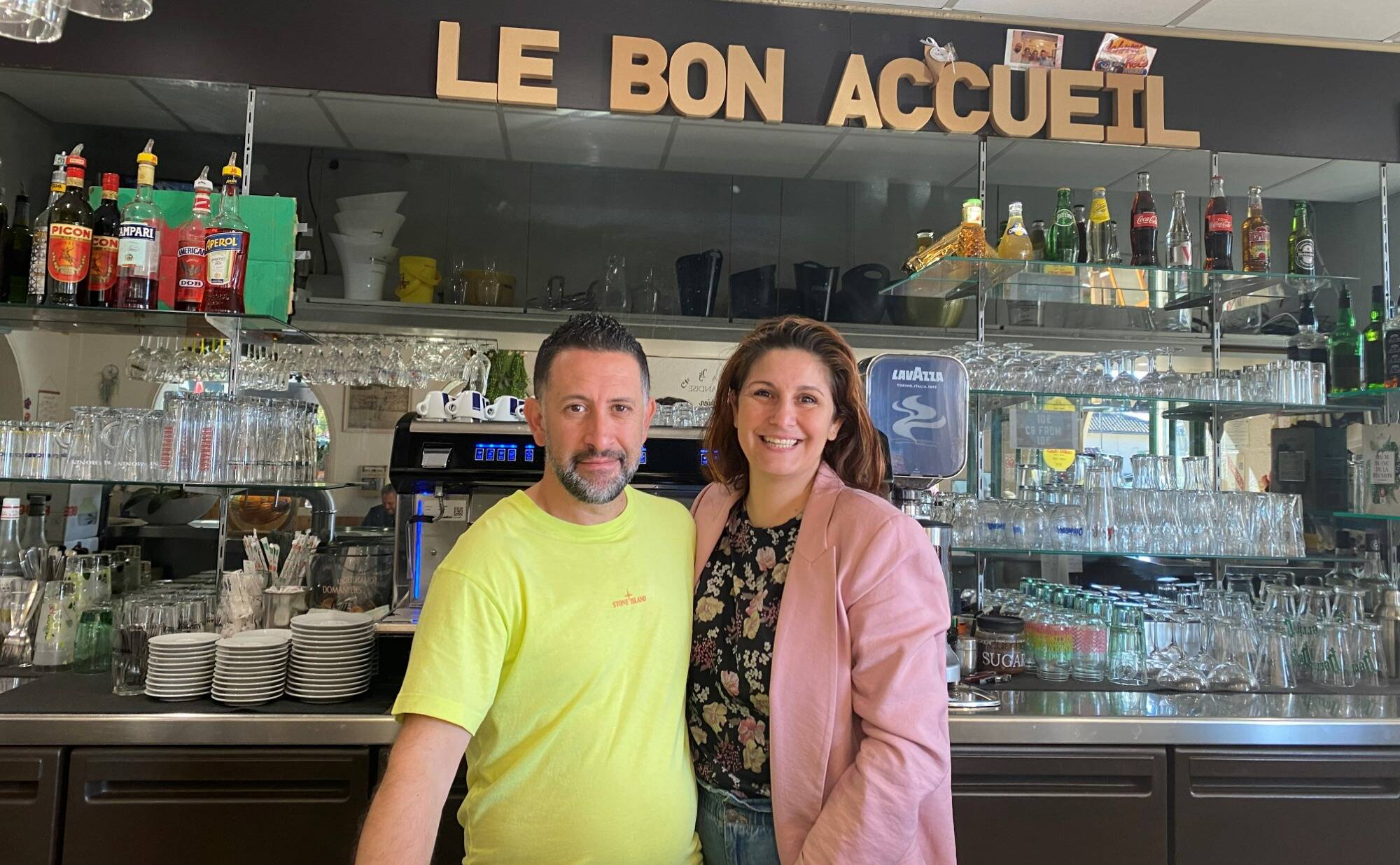 "On ne veut pas cautionner cette hérésie écologique": ce couple de restaurateurs azuréens a décidé de boycotter le Mondial de foot au Qatar