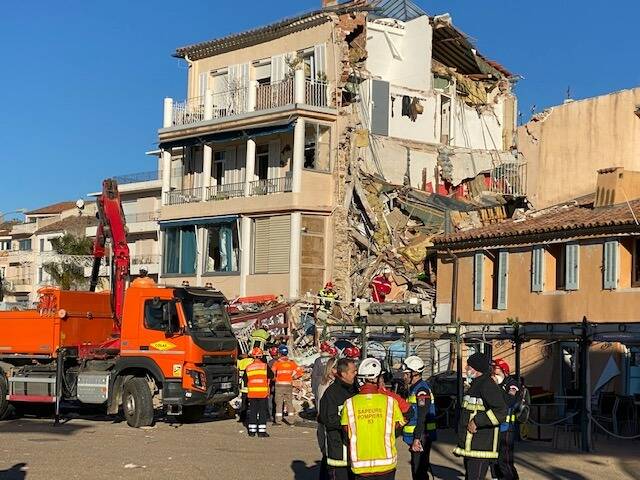 Comment les pompiers ont sorti un nourrisson indemne des décombres de l'immeuble effondré à Sanary