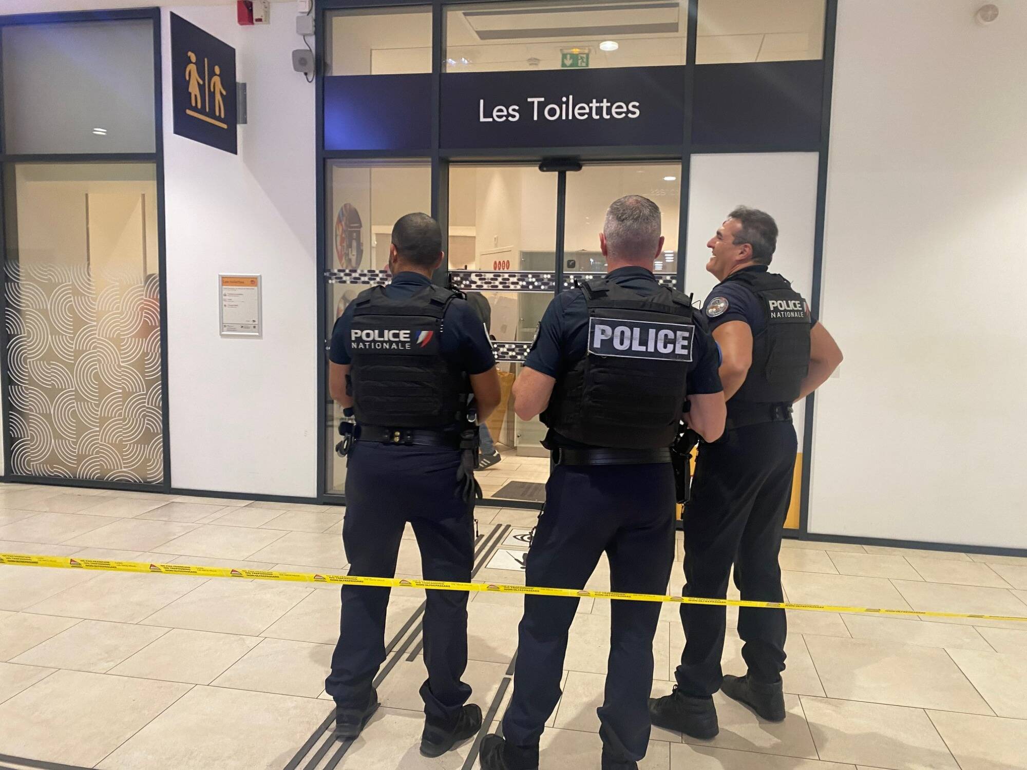 Des armes de guerre retrouvées dans la gare de Nice, un périmètre de sécurité mis en place