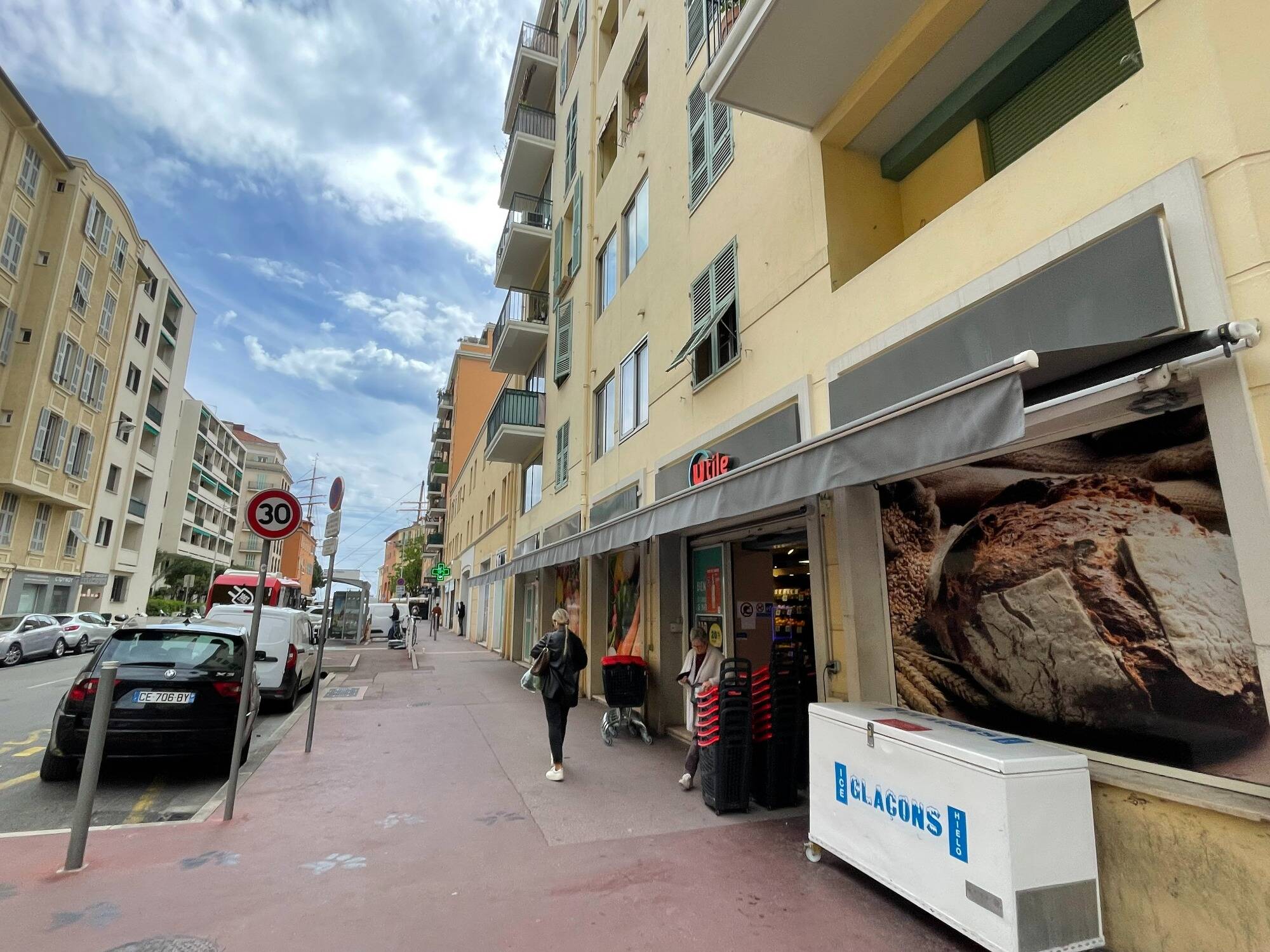 Il a braqué une supérette pour quelques bières, le suspect interpellé dimanche à Nice présenté à la justice