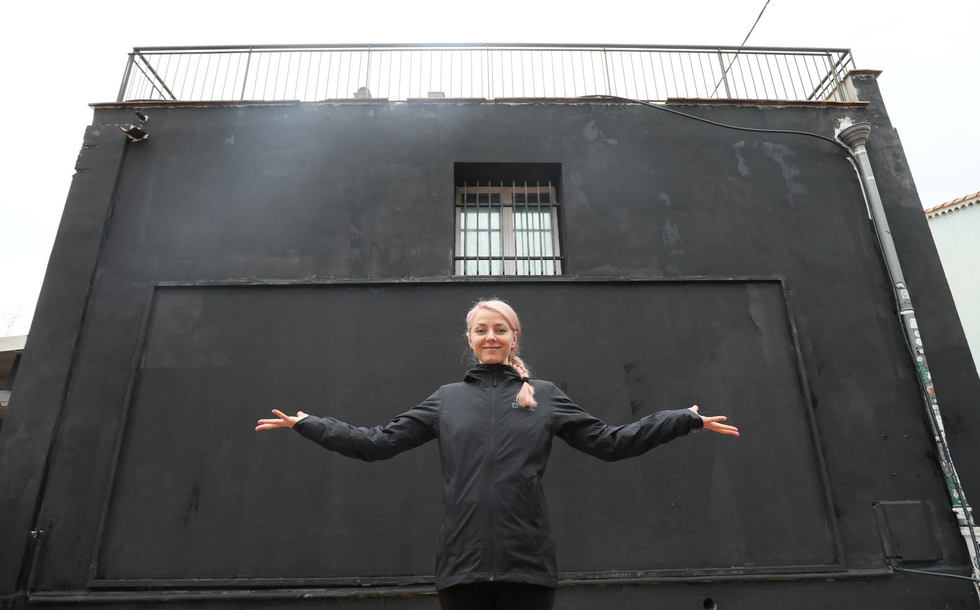 À Mouans-Sartoux, cette artiste street-art moldave mêle trompe-l'oeil et caligraphie