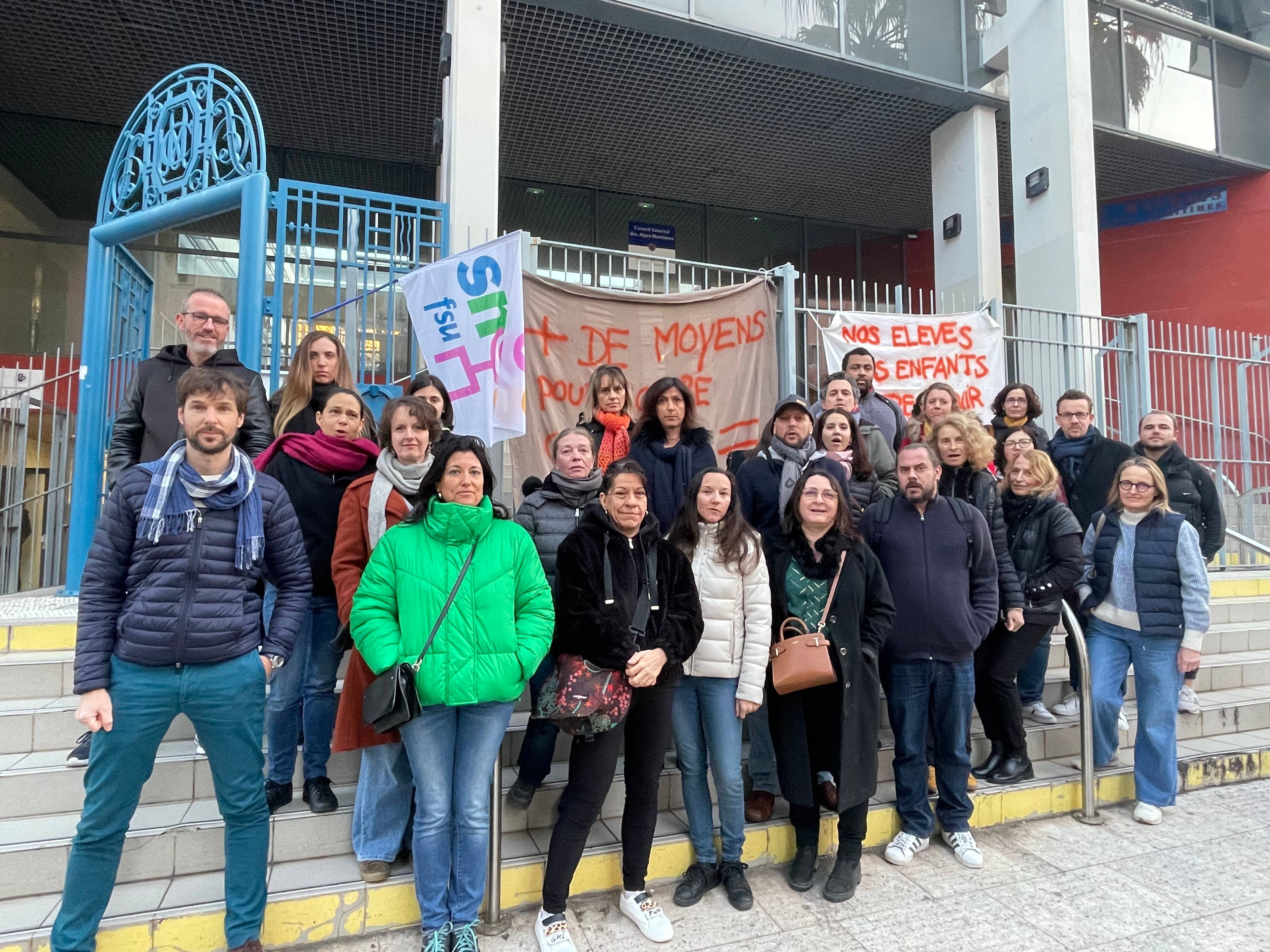"Ni les surveillants, ni les élèves ne sont en sécurité": un collège de Menton bloqué ce mercredi matin, faute de pions