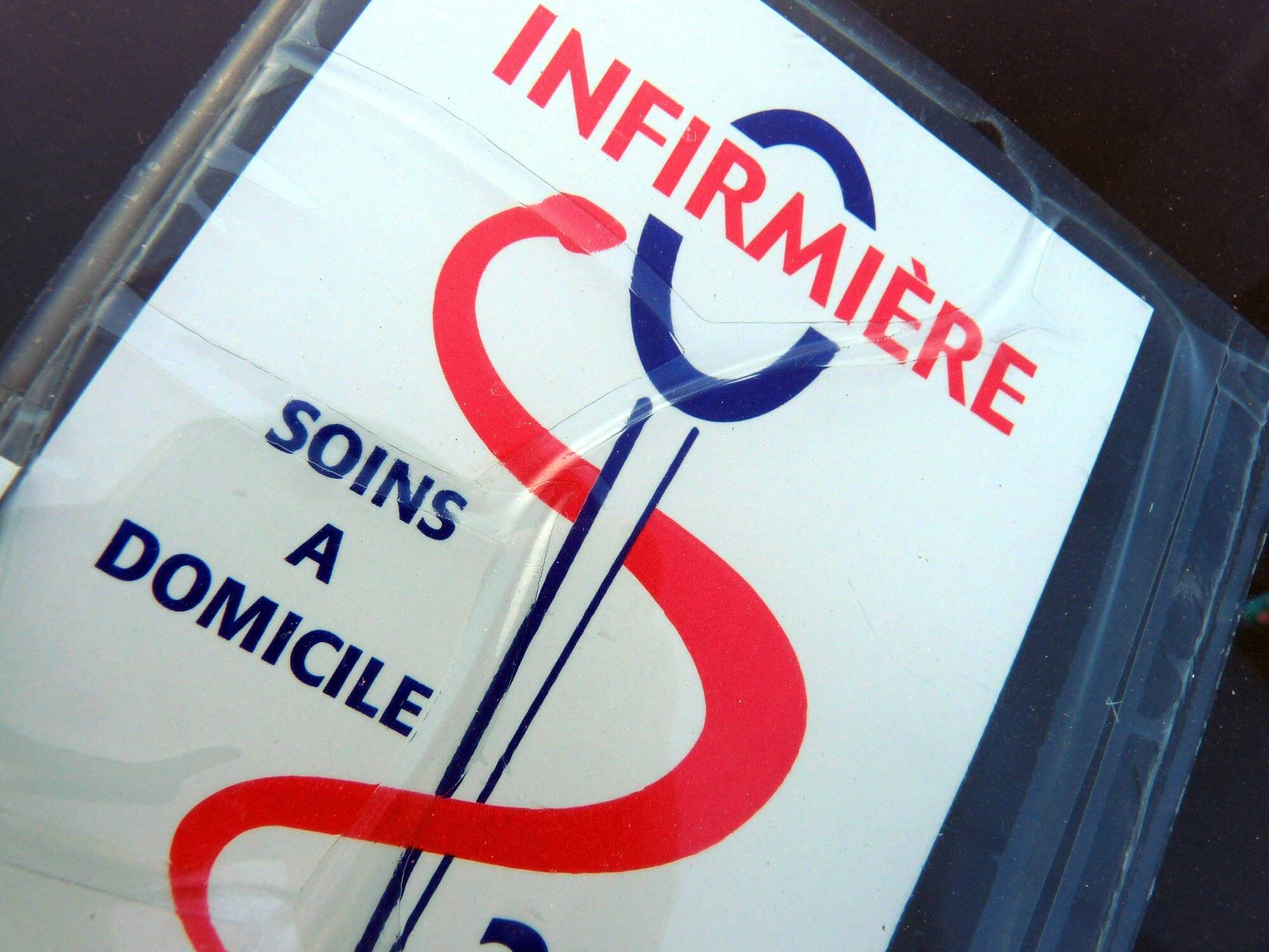 "À ce rythme, je claquerai mon AVC avant 60 ans": les infirmières libérales à bout de souffle, avec des journées sans fin et des revenus en baisse